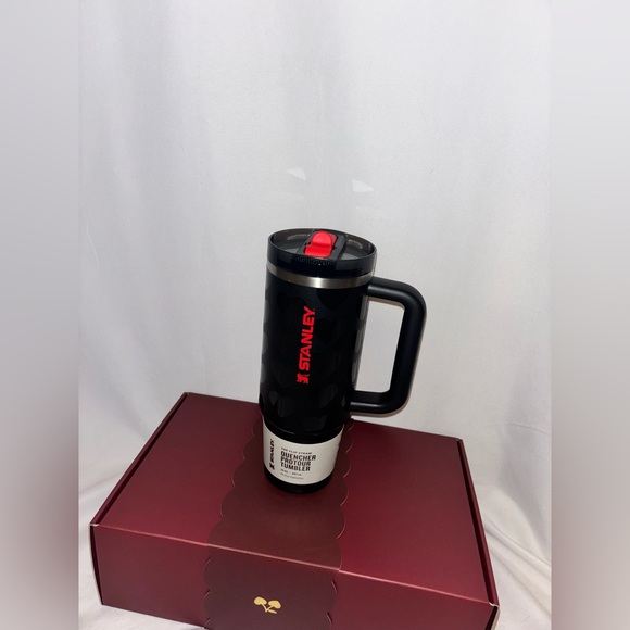 30 oz BLACK LOVELY Stanley quencher protour Valentine’s Day 2026 hearts w red - Picture 10 of 10